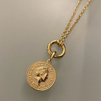 The Queen Pendant